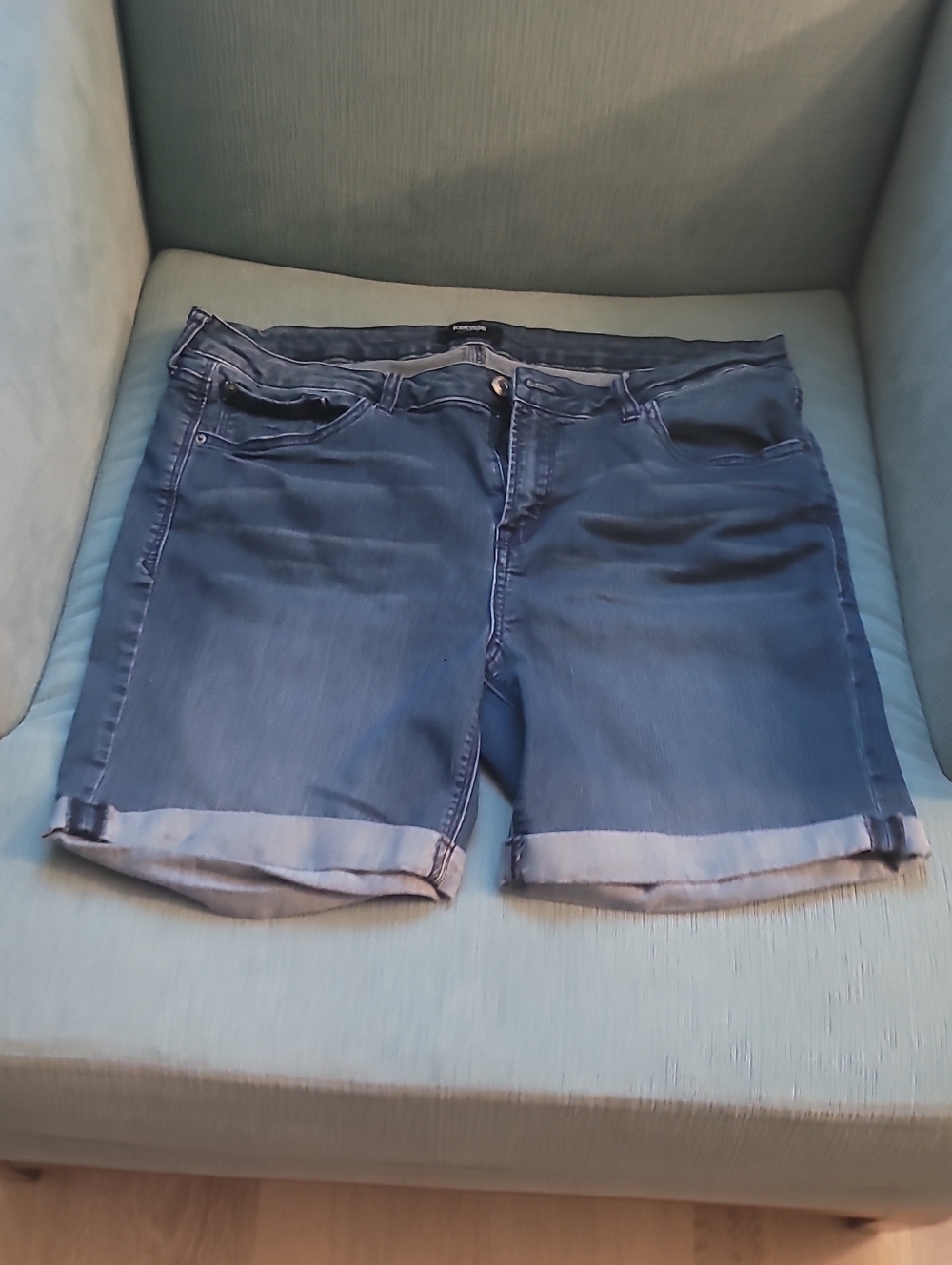 Kensie Mid-Blue Roll-Cuffed Jean Shorts